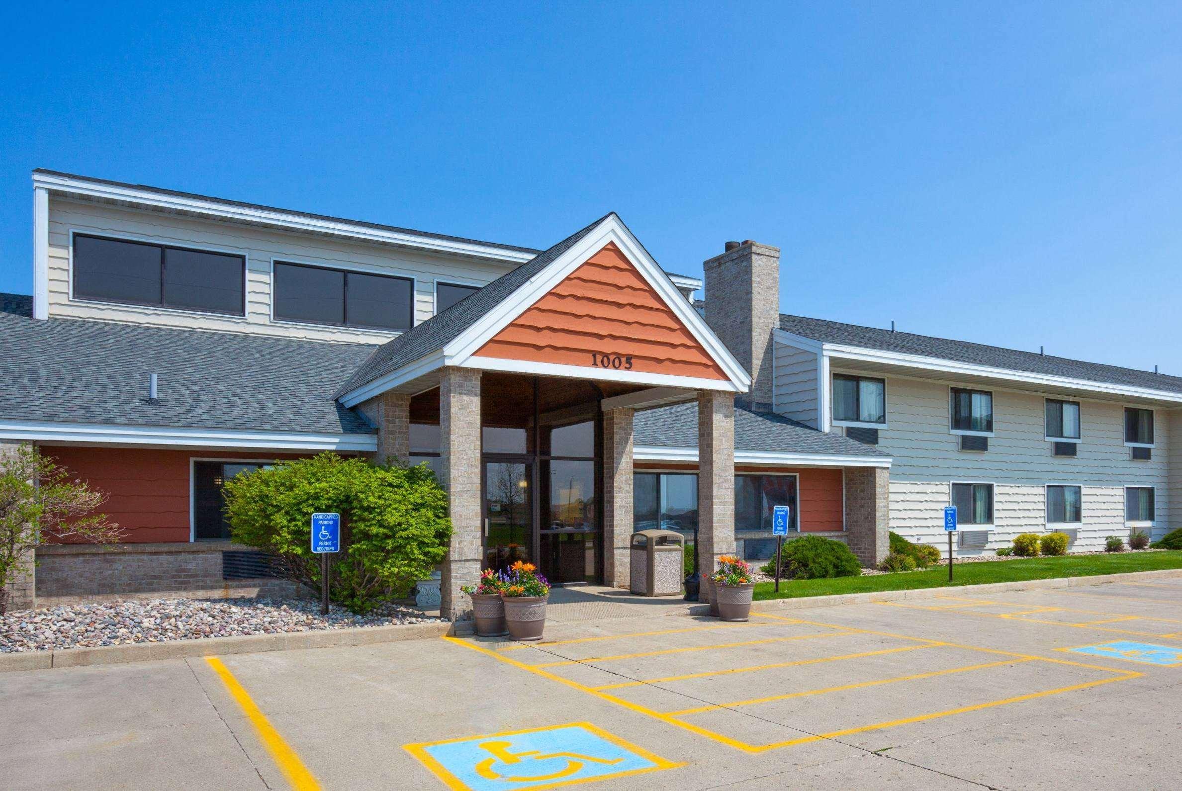 Americinn By Wyndham Spencer Экстерьер фото